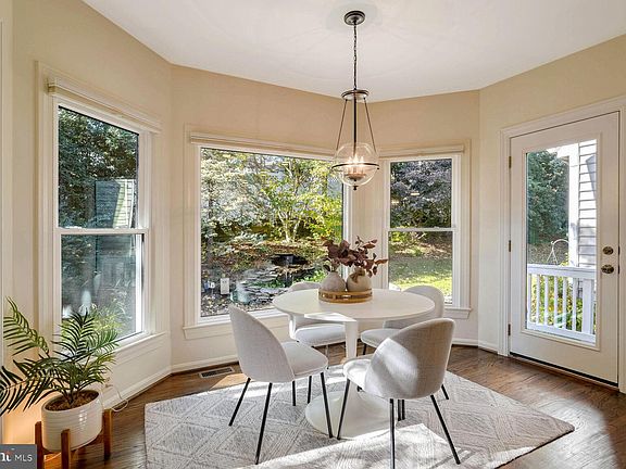 5th image of 1261 Dartmouth Ct
