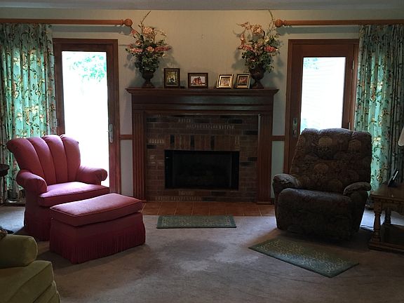 3rd image of 319 Fairfield Dr