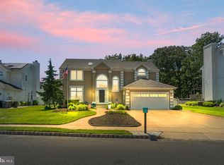 12 Waterview Dr, Sicklerville, NJ 08081
