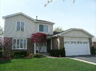 1847 Hawk Ln, Elk Grove Village, IL 60007