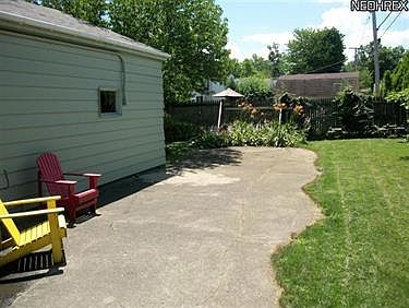 3rd image of 302 Woodridge Rd