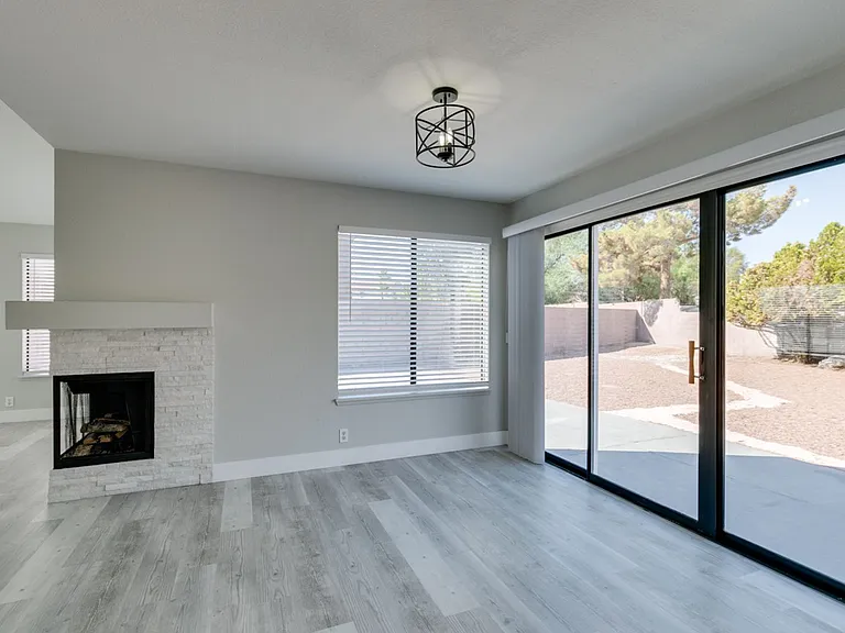 91 Trevor Dr — Photo 18