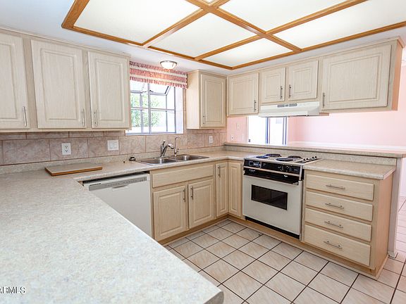 4th image of 10906 E BELLFLOWER Drive