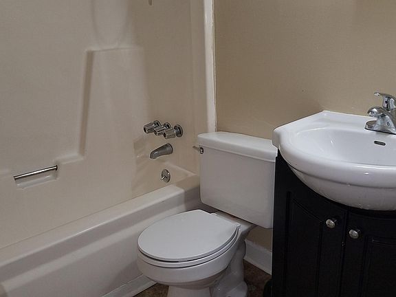 4th image of 258 Meadowlark Dr