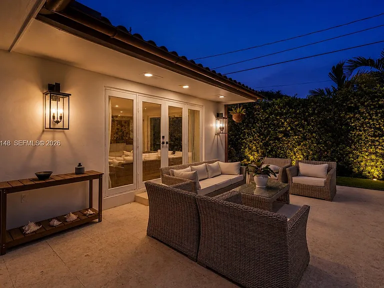 735 Benevento Ave — Photo 36
