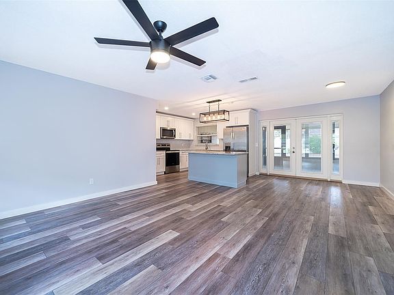 4th image of 7509 Laurel Springs Dr