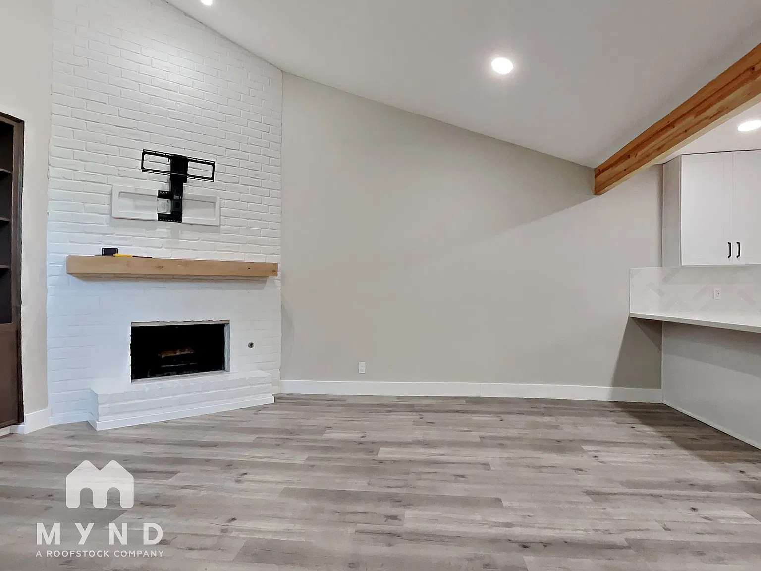 3 bed, 2.0 bath, 1813 sqft, $2,365 — Photo 3