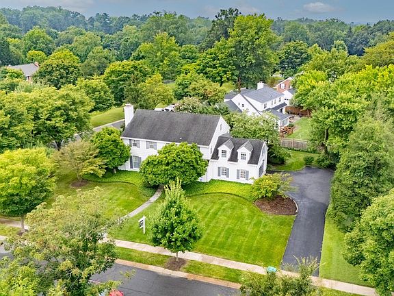 2nd image of 718 Princeton Rd
