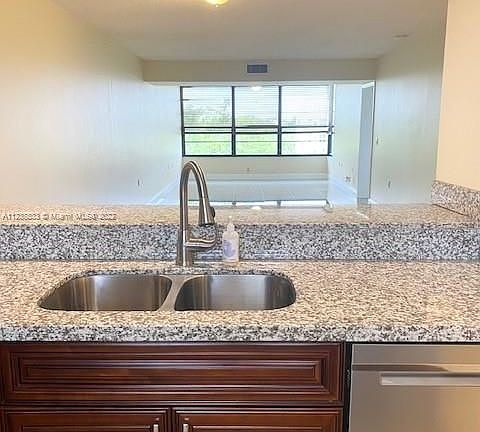 5th image of 1715 Whitehall Dr APT 402