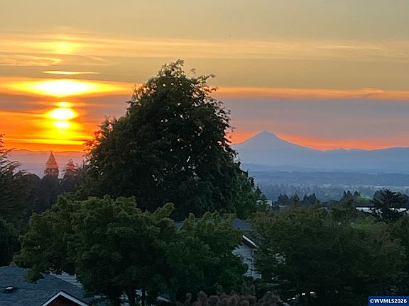2nd image of 1423 35th Ave NW