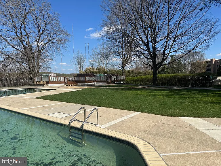 1637 Oakwood Dr #S-105 — Photo 20