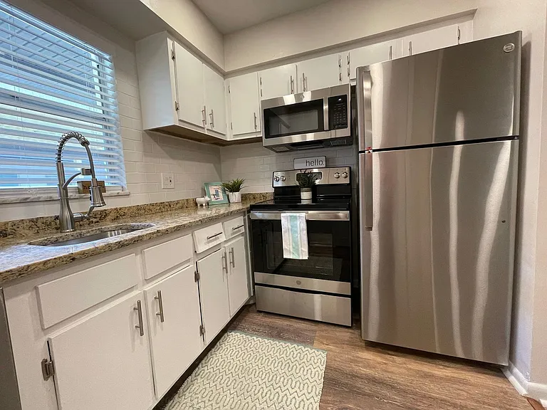 129 E Amelia St — Photo 16