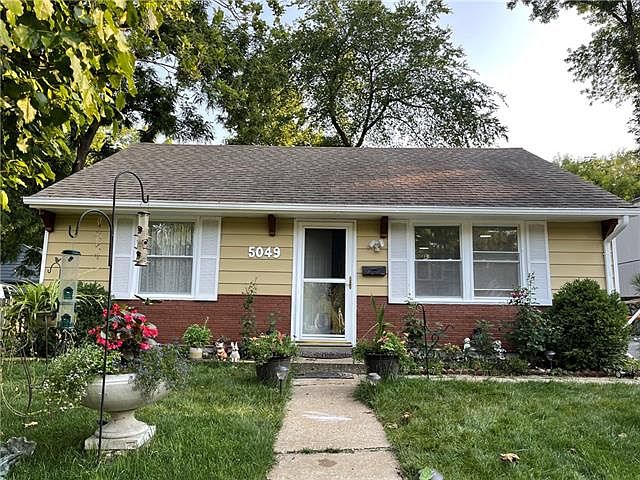 1st image of 5049 Forest Ave