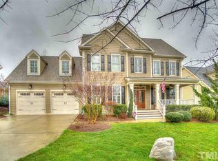 525 Wanderview Ln, Holly Springs, NC 27540