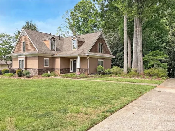 911 Weymouth Dr, Gastonia, NC 28056