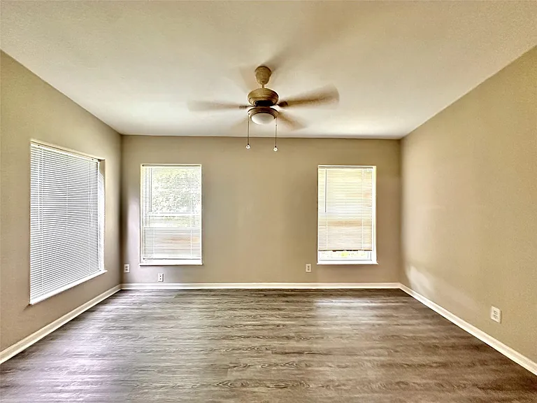 202 Main St — Photo 17