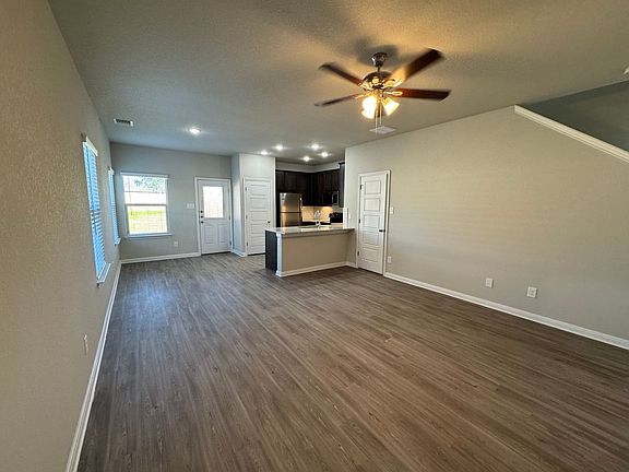 4th image of 468 Emma Dr
