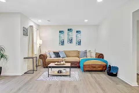 3 bed, 1300 sqft, $3,590 — Photo 4