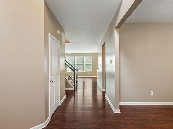 5th image of 15764 Millwood Dr