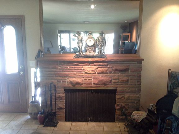 Livingroom fireplace