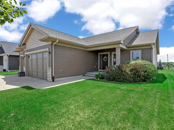 1315 E Tartan Dr, North Liberty, IA 52317