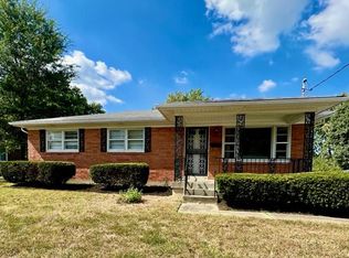 8206 Rocky Gap Rd, Louisville, KY 40214