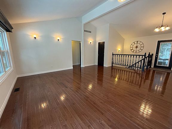 4th image of 514 De Vries Ct