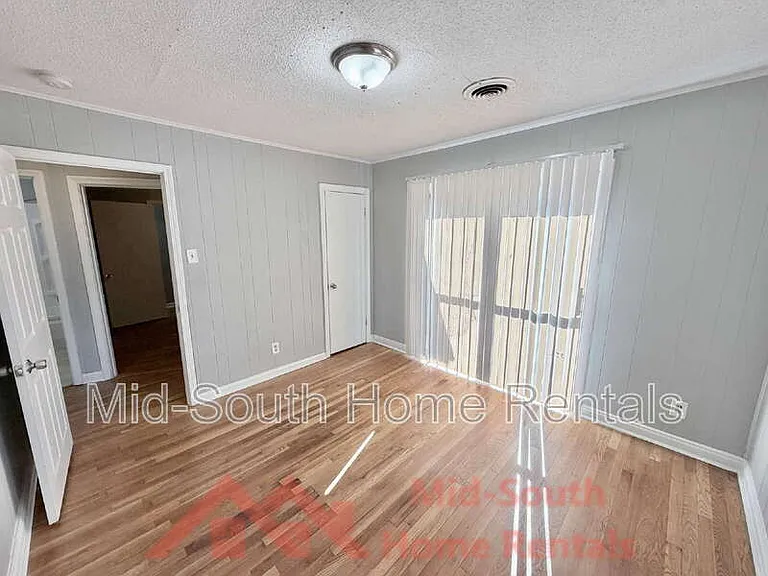 2054 Benford St — Photo 14