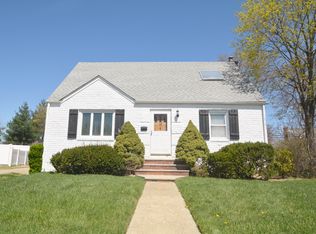 36 Grant Dr N, Valley Stream, NY 11580