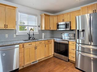 8914 S Manchester Ln, Sandy, UT 84093