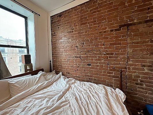 4th image of 640 Willoughby Ave #7