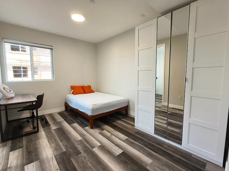 1280 W 37th Pl #B2B3 — Photo 29
