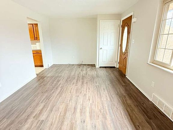 4th image of 227 Anthon Dr