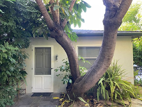 3rd image of 1453 Centinela Ave APT D