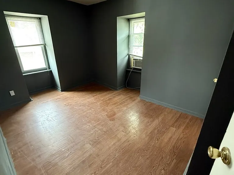 513 Brinton St — Photo 14