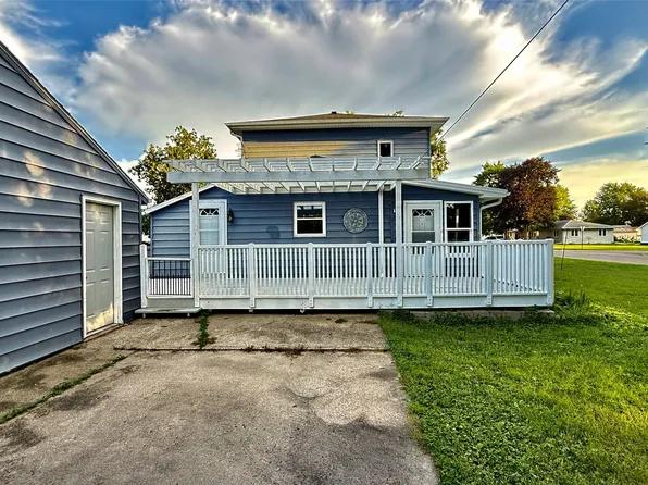 208 3rd Ave NE, State Center, IA 50247