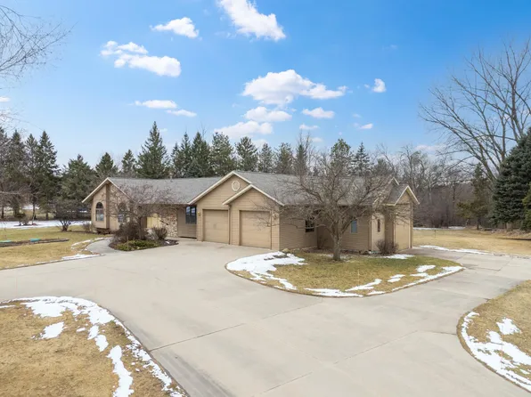 1090 Buck Ridge Dr NE, Rochester, MN 55906