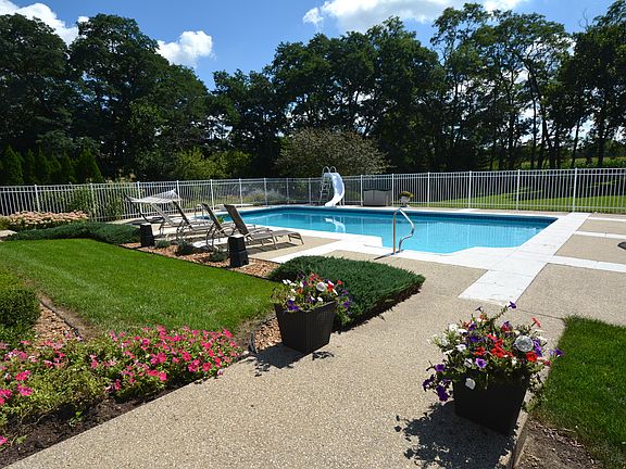4th image of 3150 Boerderij Way