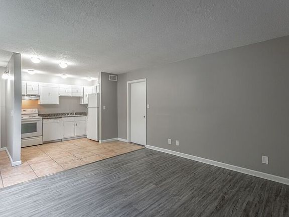 5th image of 2414 Lyndon Ave APT 12