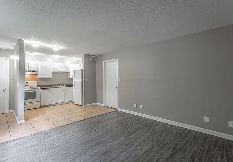 2414 Lyndon Ave — Photo 5