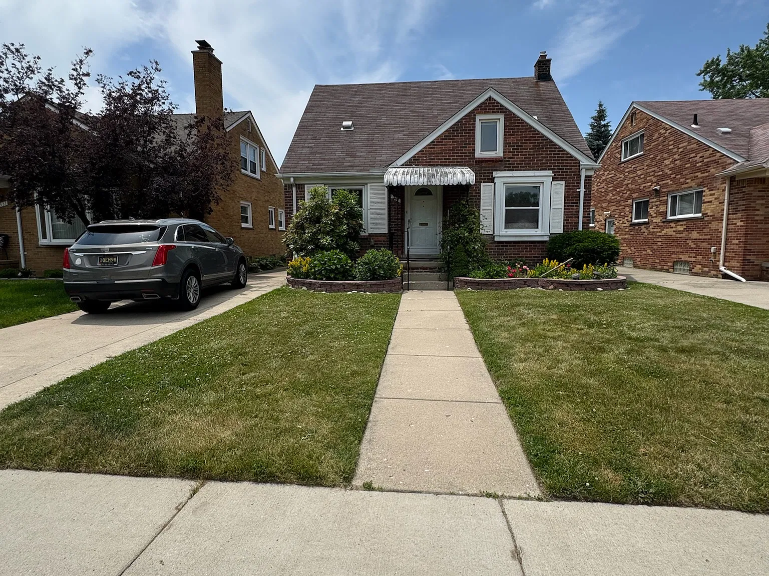 3 bed, 1216 sqft, $1,900 — Photo 1