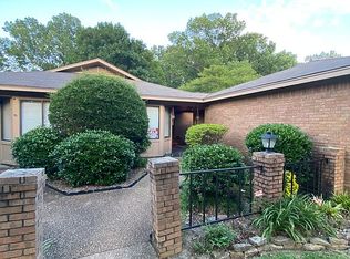 86 Shore Dr, Clinton, MS 39056