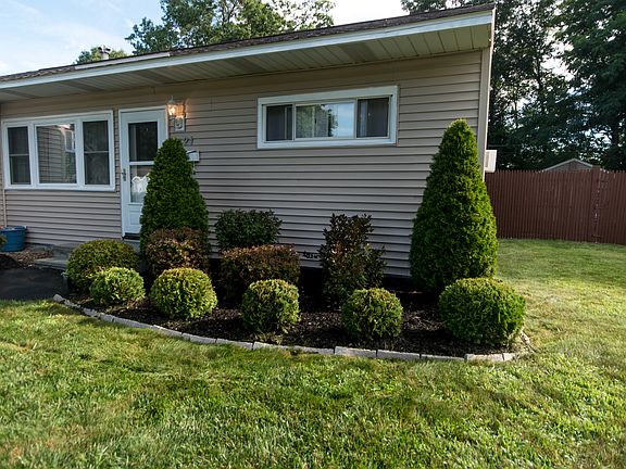 4th image of 21 Stirrup Dr