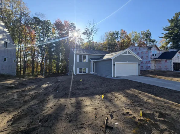 1202 Cedarwood Dr, Greenville, MI 48838