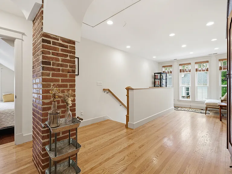 1008 Shepherd St NE — Photo 9