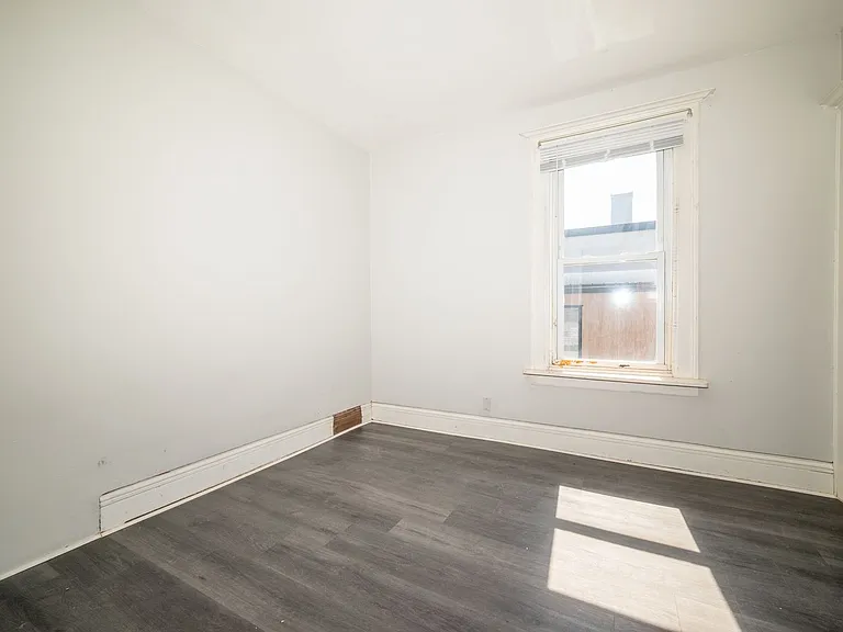 405-407 W Main St — Photo 17