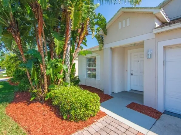 835 Greenleaf Cir, Vero Beach, FL 32960