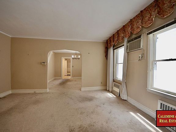 4th image of 1867 E 26th St