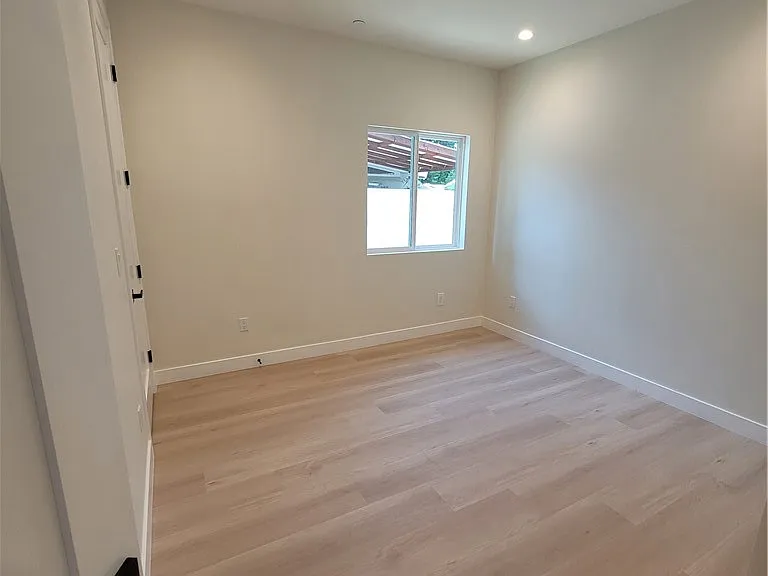 8004 Shirley Ave — Photo 13