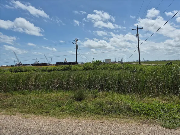 1216 Gulfview Ln, Freeport, TX 77541